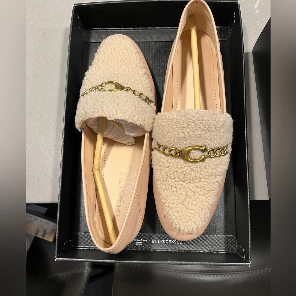 Blush Colored Women’s size 9 Helena Loafer. - Picture 3 of 8